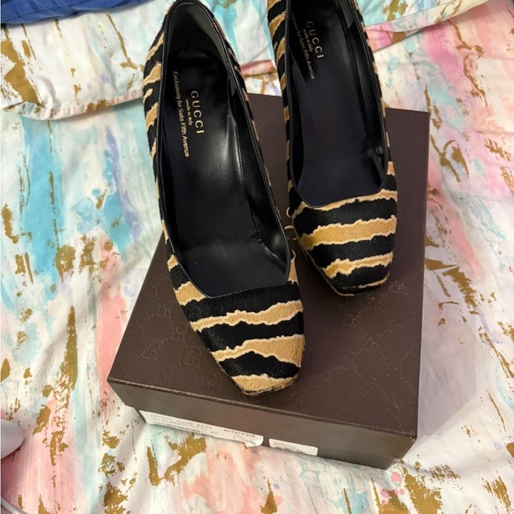 GUCCI WOMEN'S NAPPA CHARLOTTE PONY ANIMALIER PUMPS - Picture 1 of 9